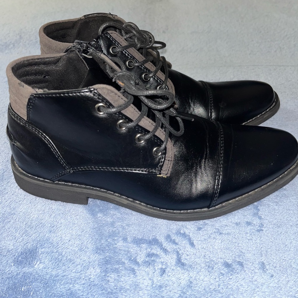 Shoes - Picture 2 of 6